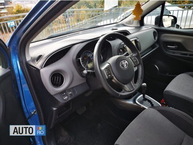 Second-hand Toyota Yaris 75 CP (55 kW) 2014 Albastru marin Berlinǎ