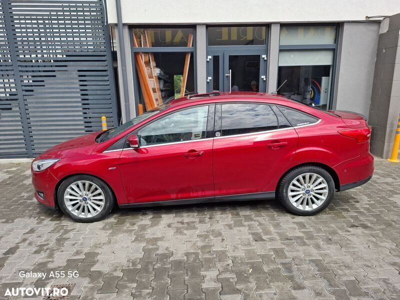 Rosu Utilizat 2017 Ford Focus Titanium Berlinǎ | 8.500 EUR (Preț bun) - Imagine 1/4