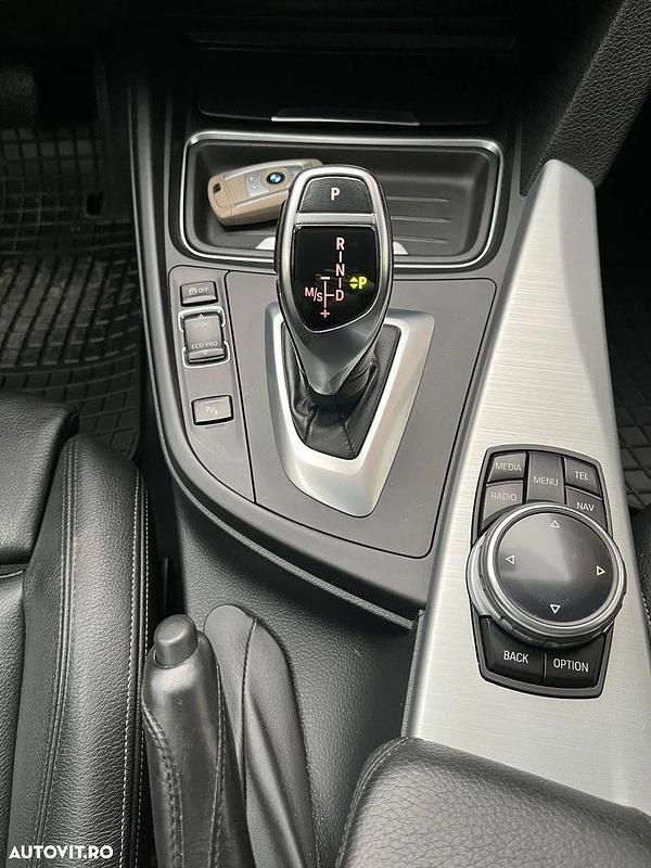 Second-hand BMW 328 Sport Line 245 CP (180 kW) 2013 Culoarebej Berlinǎ