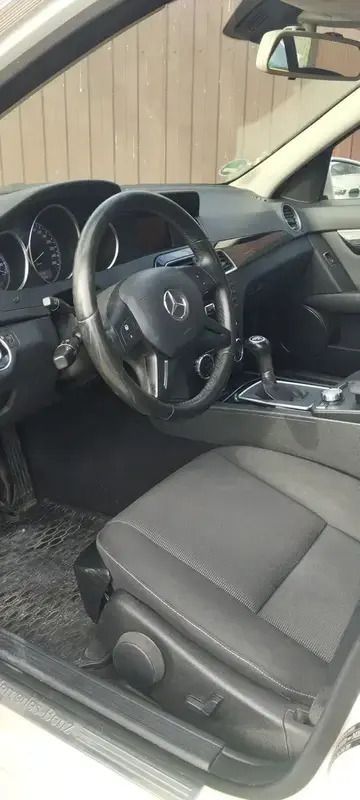 Utilizat 2012 Mercedes 200 Berlinǎ | 6.000 EUR - Imagine 1/4