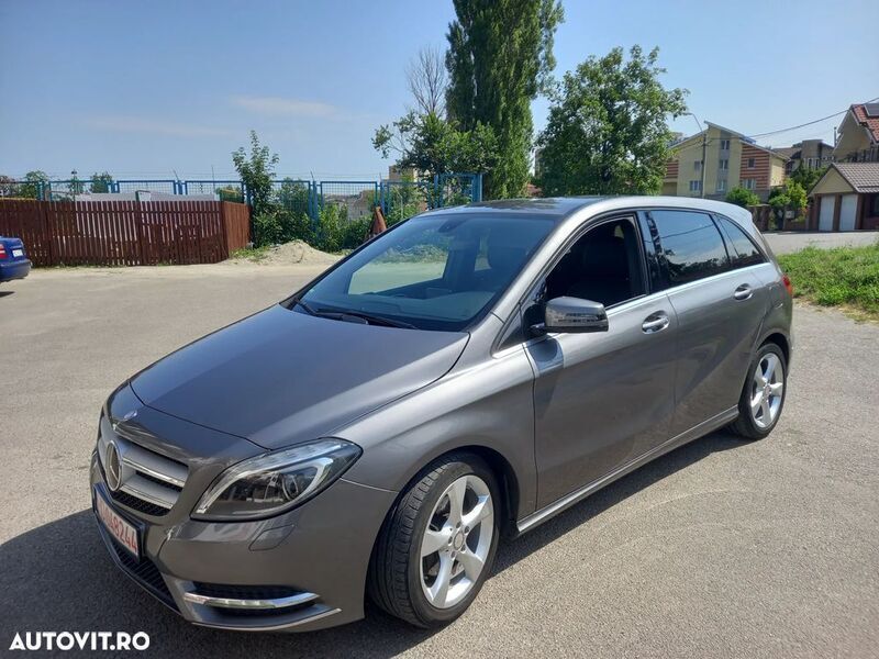 Gri Utilizat 2013 Mercedes B180 Monovolum | 8.100 EUR - Imagine 1/4