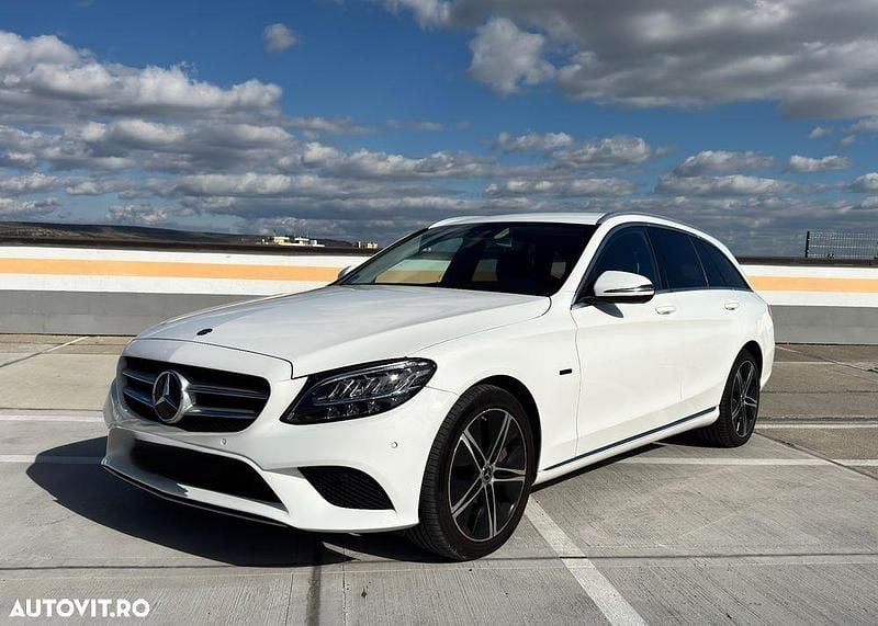 Culoarealb Second-hand 2020 Mercedes C300e Avantgarde Break | 18.490 EUR (Preț OK) - Imagine 1/4