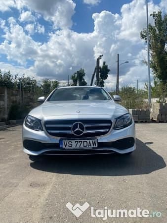 Gri Utilizat 2017 Mercedes E220 Berlinǎ | 21.700 EUR (Preț bun) - Imagine 1/4