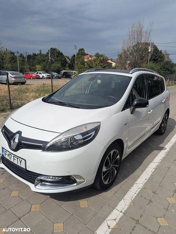 Culoarealb Utilizat 2015 Renault Grand Scénic III Monovolum | 9.000 EUR (Puțin scump) - Imagine 1/4