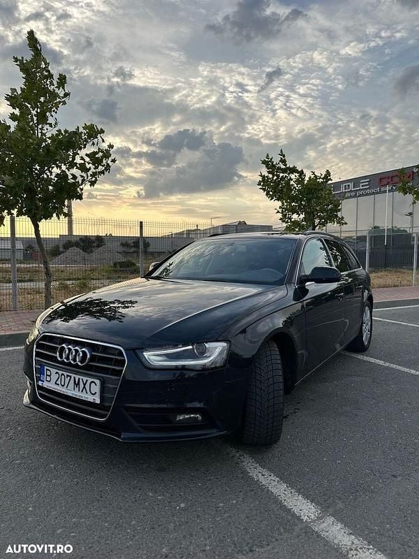 Culoarenegru Utilizat 2013 Audi A4 S-Line Break | 7.700 EUR (Preț bun) - Imagine 1/4