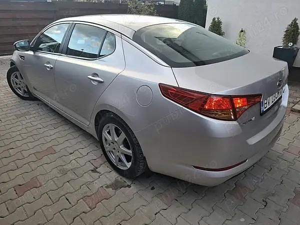 Second-hand Kia Optima 136 CP (100 kW) 2013 Argintiu Berlinǎ