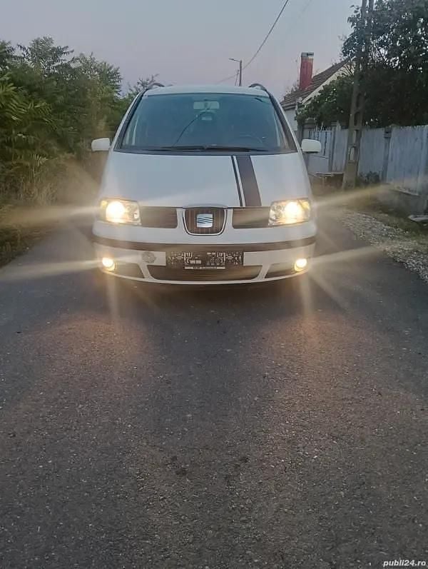 Alb Utilizat 2008 Seat Alhambra Monovolum | 2.200 EUR (Super Preț) - Imagine 1/4