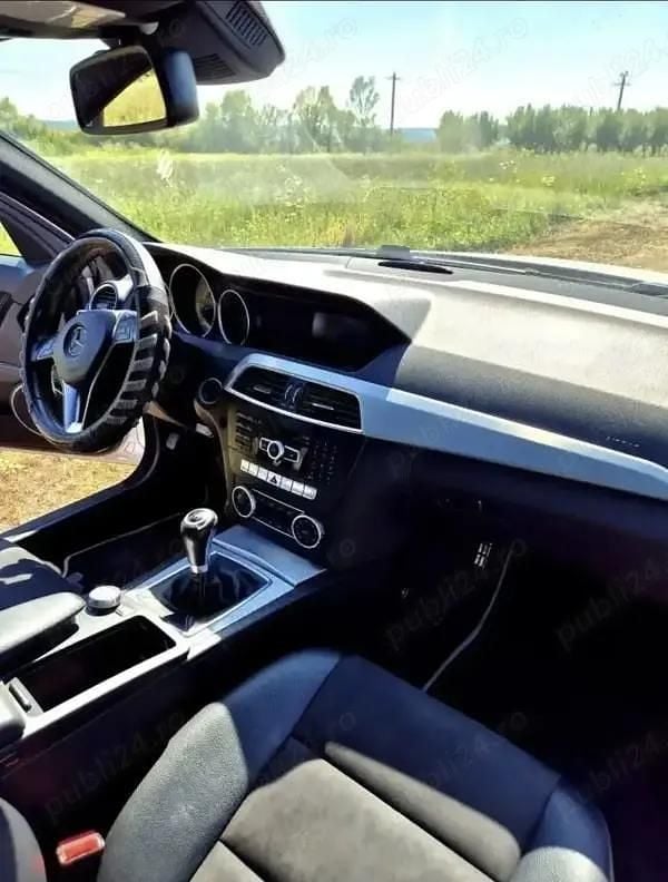 Utilizat 2013 Mercedes C180 Berlinǎ | 9.300 EUR (Preț bun) - Imagine 1/4