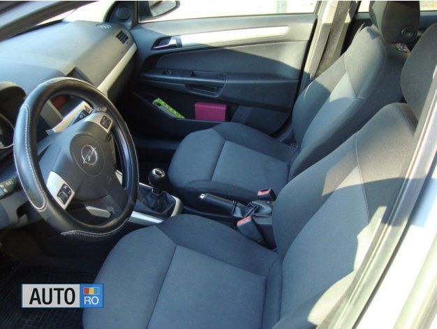 Second-hand Opel Astra 90 CP (66 kW) 2008 Gri Break