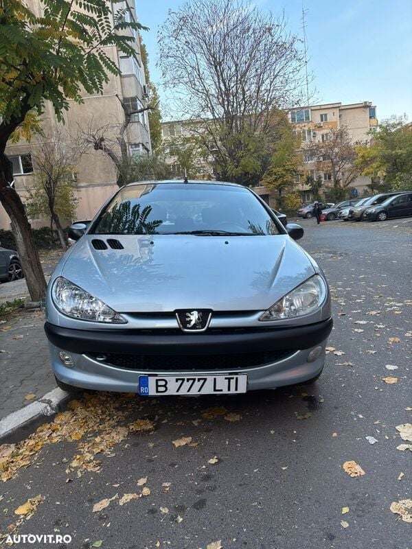Gri Utilizat 2008 Peugeot 206 | 1.500 EUR (Preț bun) - Imagine 1/4
