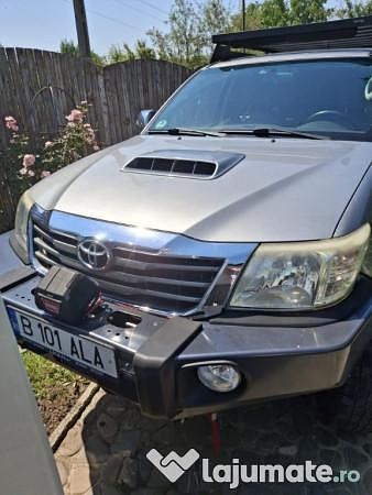 Gri Utilizat 2016 Toyota HiLux Pickup | 21.500 EUR - Imagine 1/4