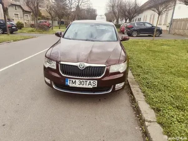 Rosu Utilizat 2009 Skoda Superb Berlinǎ | 3.800 EUR (Super Preț) - Imagine 1/4