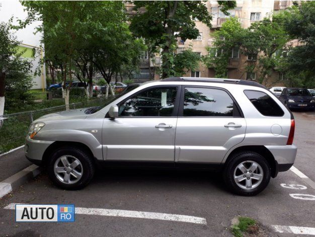Gri Utilizat 2009 Kia Sportage SUV | 4.900 EUR - Imagine 1/4