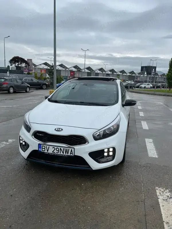 Utilizat 2016 Kia Ceed Hatchback | 14.500 EUR - Imagine 1/4
