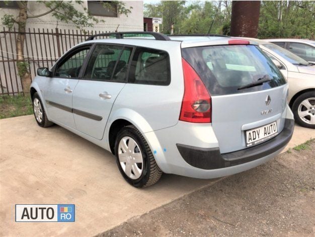 Gri Utilizat 2005 Renault Mégane GrandTour Break | 1.999 EUR - Imagine 1/4