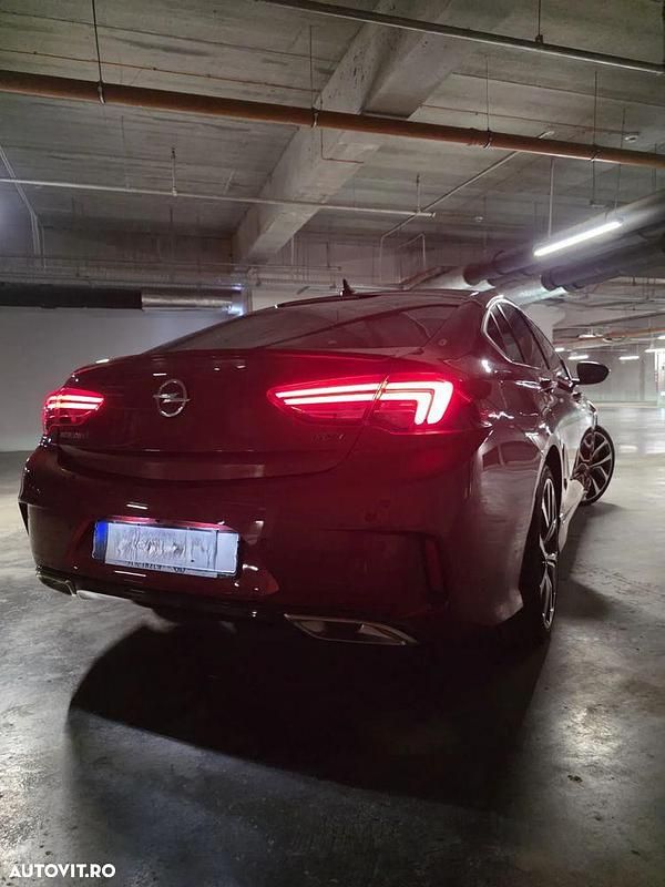 Second-hand Opel Insignia Country Tourer 230 CP (169 kW) 2021 Culoarerosu Berlinǎ