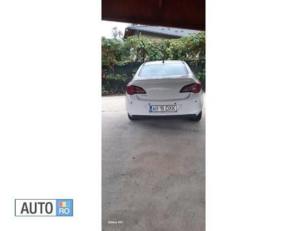 Second-hand Opel Astra 110 CP (80 kW) 2015 Alb Berlinǎ