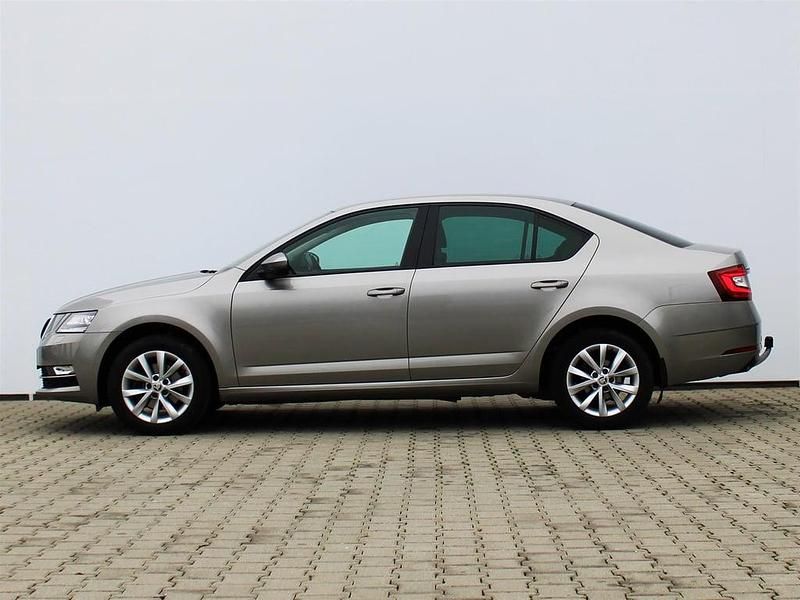 Second-hand Skoda Octavia Style 115 CP (84 kW) 2018 Culoaremaro Berlinǎ