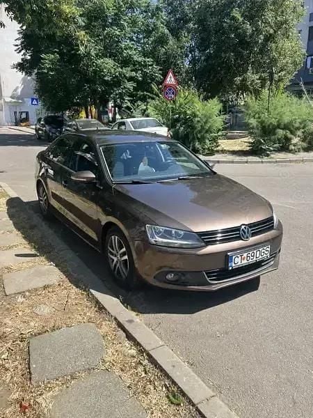 Maro Utilizat 2013 VW Jetta Berlinǎ | 6.999 EUR (Preț OK) - Imagine 1/4