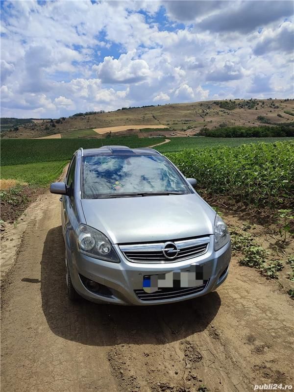 Gri Utilizat 2011 Opel Zafira Monovolum | 3.000 EUR (Preț bun) - Imagine 1/4