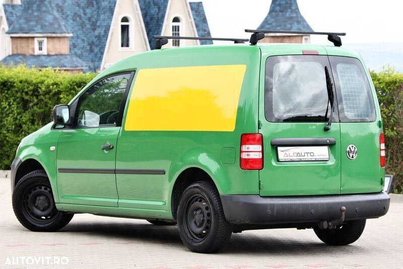 Second-hand VW Caddy 102 CP (75 kW) 2011 Verde Monovolum