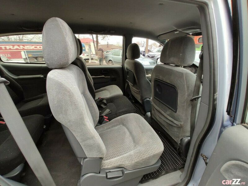 Second-hand Hyundai Trajet 113 CP (83 kW) 2001 Albastru Monovolum