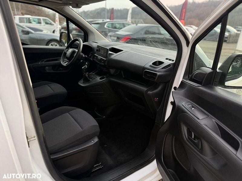 Second-hand Toyota Proace 102 CP (75 kW) 2021 Culoarealb Monovolum