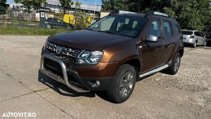 Maro Utilizat 2015 Dacia Duster Prestige SUV | 7.899 EUR (Preț OK) - Imagine 1/4