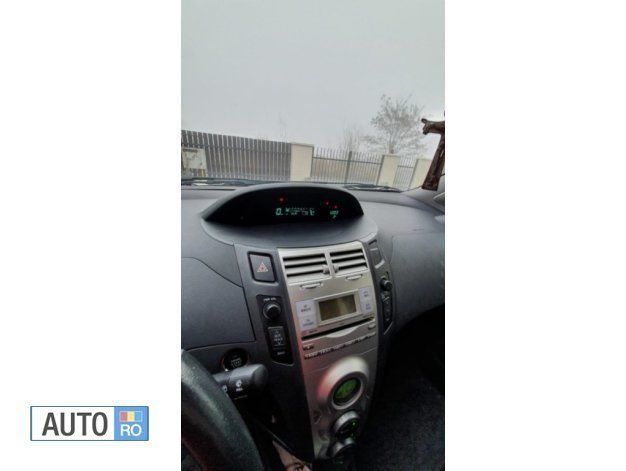Second-hand Toyota Yaris 64 CP (47 kW) 2007 Argintiu Hatchback