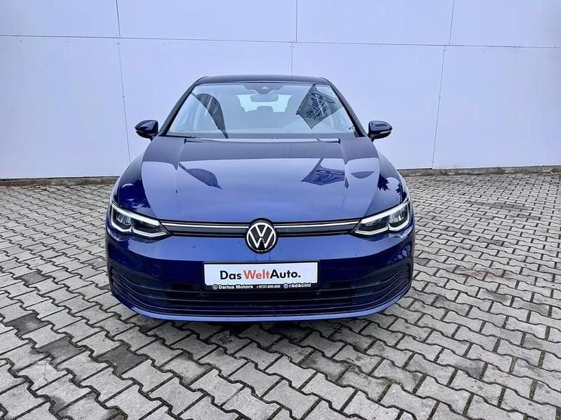 Second-hand VW Golf VIII Life 130 CP (95 kW) 2023 Albastru mediu  normal