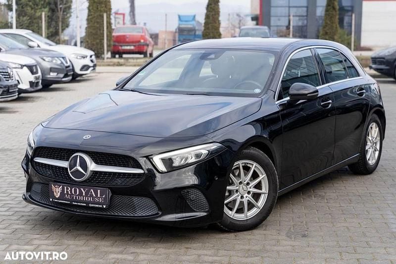 Culoarenegru Utilizat 2018 Mercedes A180 Hatchback | 15.000 EUR (Preț bun) - Imagine 1/4