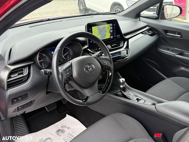 Second-hand Toyota C-HR Style 122 CP (89 kW) 2018 Culoarerosu SUV
