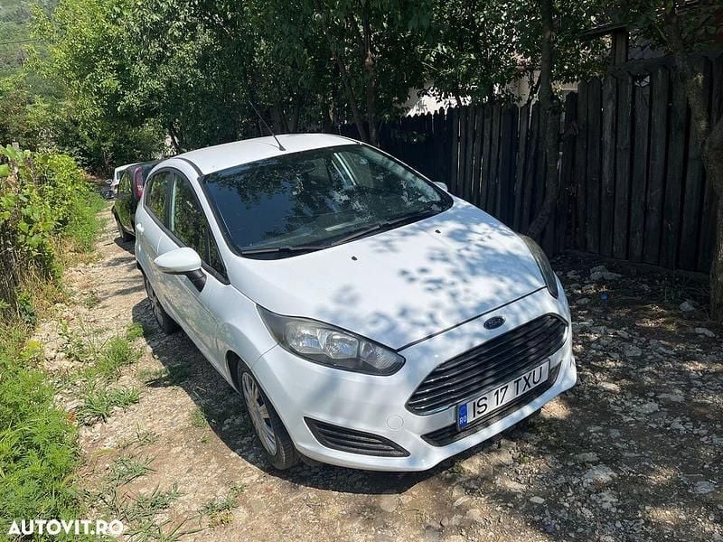 Second-hand Ford Fiesta 60 CP (44 kW) 2014 Culoarealb Hatchback