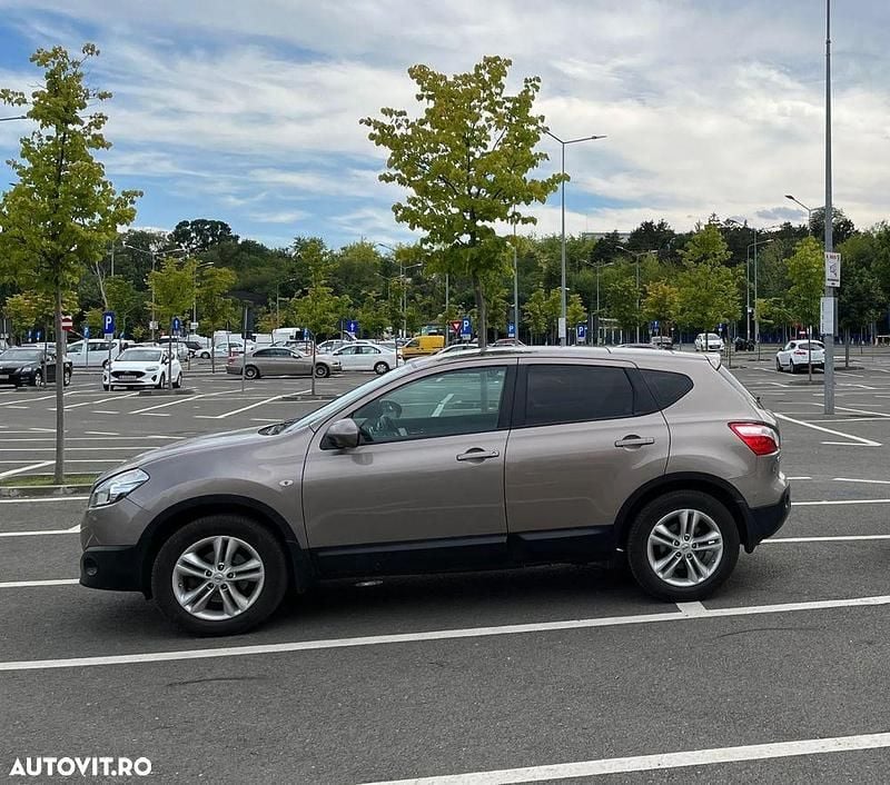 Culoarebej Utilizat 2014 Nissan Qashqai Acenta SUV | 11.250 EUR (Preț bun) - Imagine 1/4