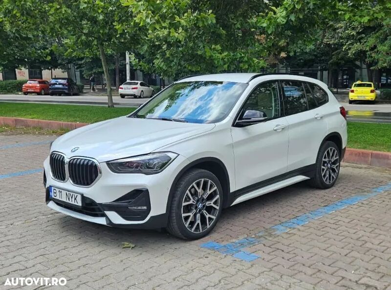 Alb Utilizat 2022 BMW X1 Sport Line SUV | 26.499 EUR (Scump) - Imagine 1/4