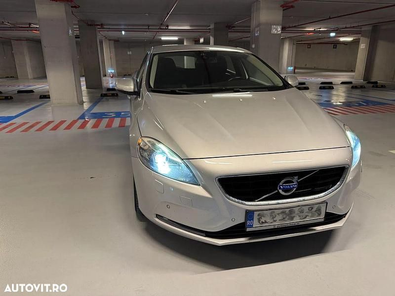 Second-hand Volvo V40 115 CP (84 kW) 2013 Culoaregri Hatchback