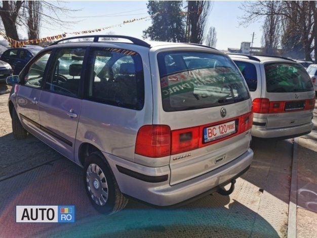 Second-hand VW Sharan 115 CP (84 kW) 2003 Argint Monovolum