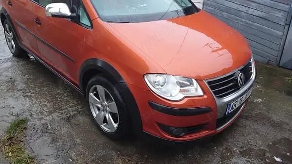 Second-hand VW Touran 140 CP (102 kW) 2008 Portocaliu Monovolum