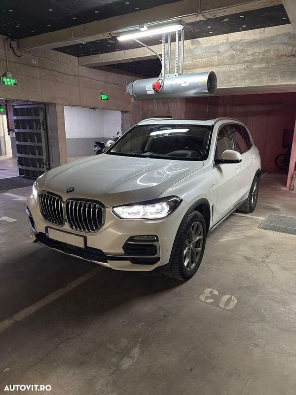 Culoarealb Utilizat 2020 BMW X5 SUV | 71.950 EUR - Imagine 1/4