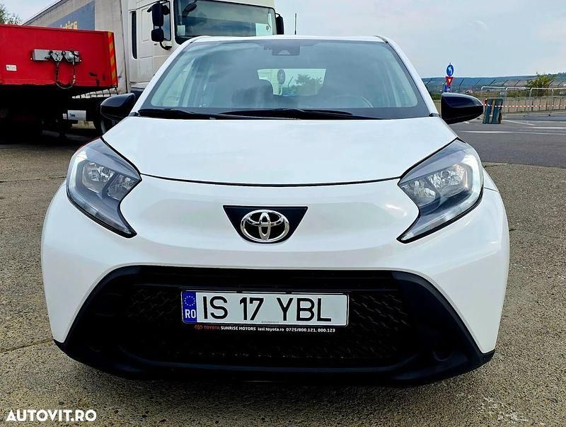 Alb Utilizat 2023 Toyota Aygo Hatchback | 11.000 EUR (Super Preț) - Imagine 1/4