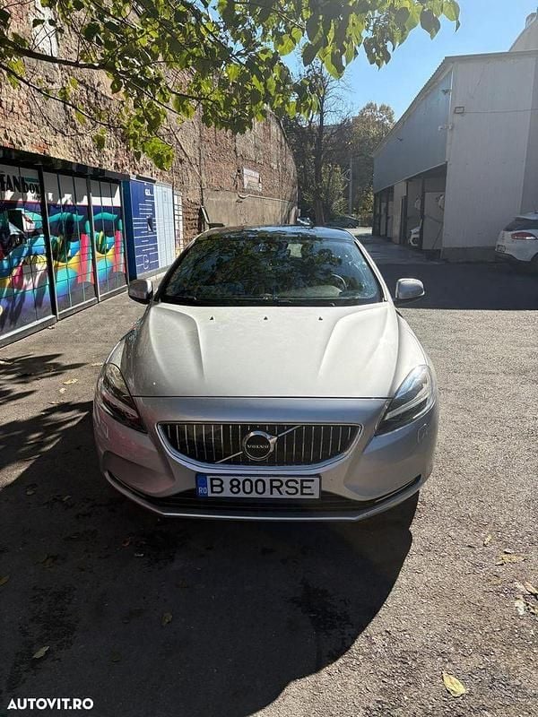 Culoareargint Utilizat 2016 Volvo V40 Inscription Break | 11.200 EUR (Puțin scump) - Imagine 1/4