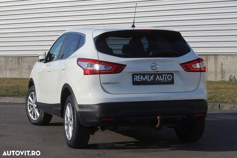 Second-hand Nissan Qashqai N-Connecta 115 CP (84 kW) 2016 Culoarealb SUV