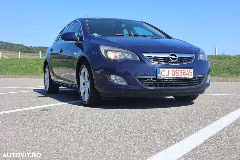 Culoarealbastru Utilizat 2010 Opel Astra Cosmo Hatchback | 4.990 EUR (Preț OK) - Imagine 1/4