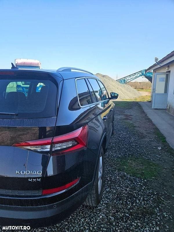 Culoarenegru Utilizat 2019 Skoda Kodiaq Style SUV | 22.500 EUR (Puțin scump) - Imagine 1/4