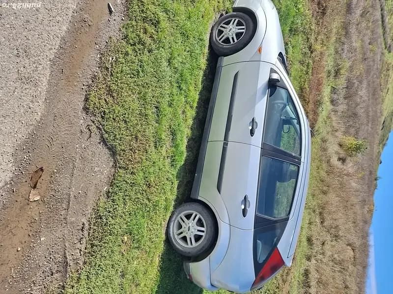 Utilizat 2000 Ford Focus ST Hatchback | 1.200 EUR (Puțin scump) - Imagine 1/3