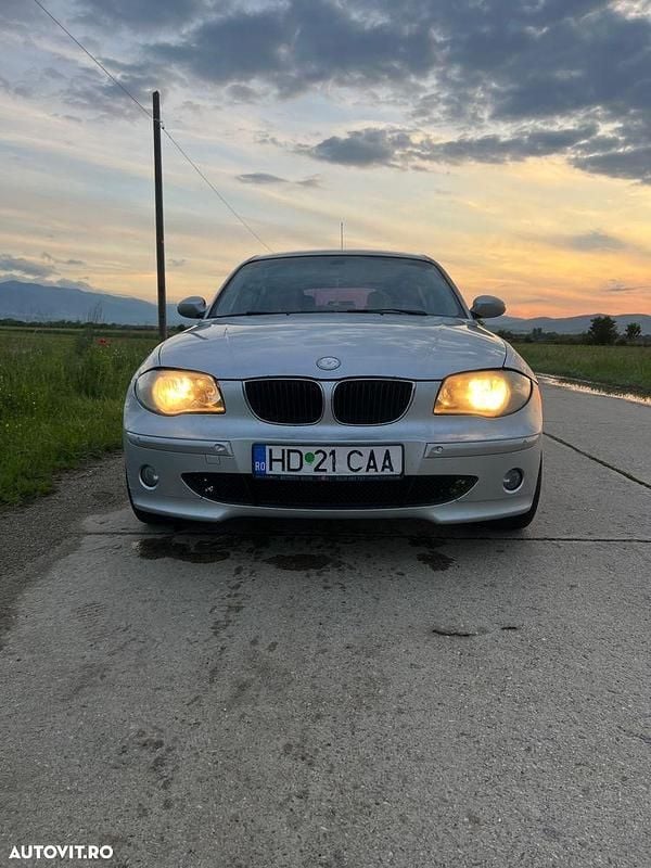 Gri Utilizat 2007 BMW 120 Hatchback | 2.800 EUR (Preț OK) - Imagine 1/4