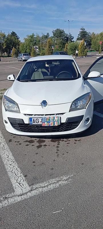 Alb Utilizat 2011 Renault Mégane III Hatchback | 3.499 EUR (Preț bun) - Imagine 1/4