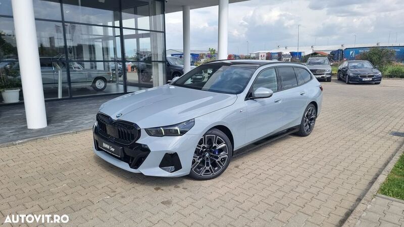 Gri Utilizat 2024 BMW 520 Shadowline Break | 74.546 EUR - Imagine 1/4