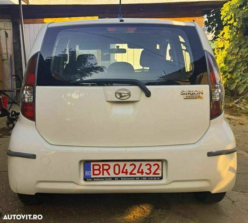 Second-hand Daihatsu Sirion 70 CP (51 kW) 2011 Alb Hatchback