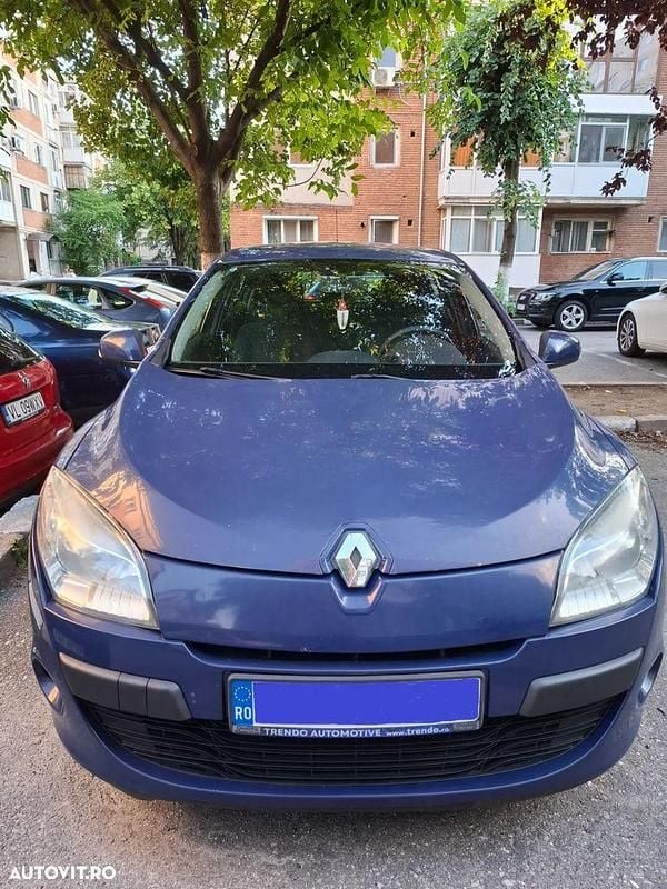 Albastru Utilizat 2011 Renault Mégane III Hatchback | 2.980 EUR (Preț bun) - Imagine 1/4